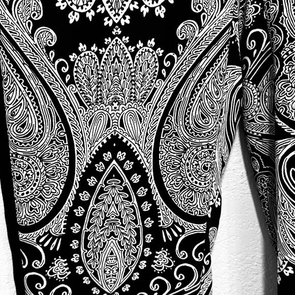 Chicos Size 1 /US Size 8 Pull On Pants Elastic Waist Black White Paisley Pockets - Picture 6 of 11